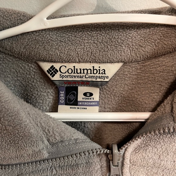 comfy Columbia sweater! - Picture 2 of 5
